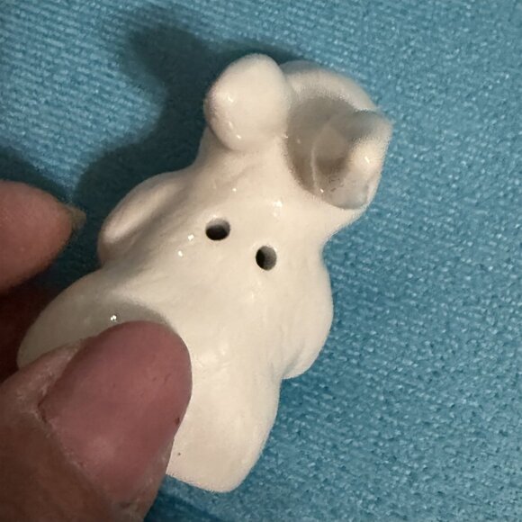 Cracker Barrel Salt And Pepper Shakers, Bunnies, Rabbits, In Carrot Car - Picture 6 of 7